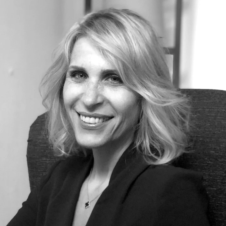 Portrait de Christine Maillot, praticienne en hypnose Ericksonienne et luxopuncture à Reims